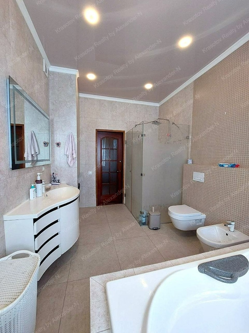 продажа многокомнатной квартиры номер A-174795 в Приморском районе, фото номер 32